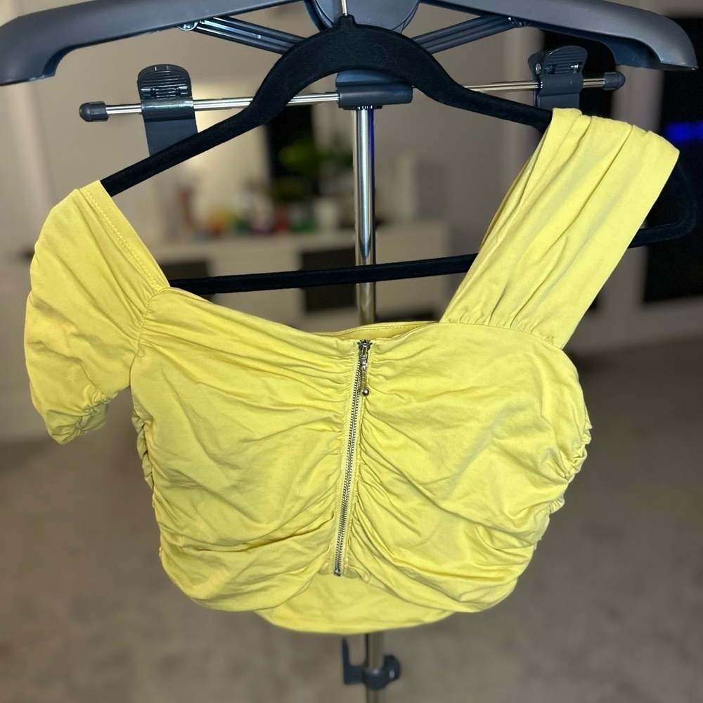 Trendy Yellow Ruched Blouse - Picture 4 of 5